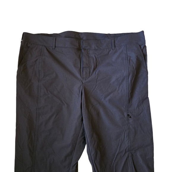 Kirkland Ladies Travel Crop Pant - Picture 3 of 6
